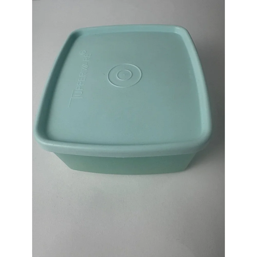 Vintage Tupperware Pastel Green‎ Storage Container 311-4 W/ Clear Lid 310-39 5